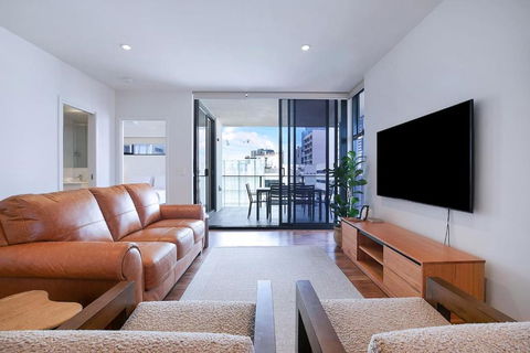 Regatta Hideaway - A Breezy Balcony Residence - Accommodation Newcastle 0