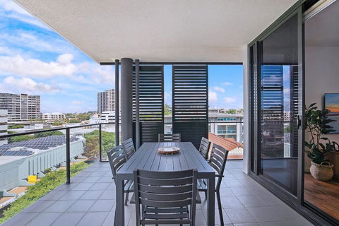 Regatta Hideaway - A Breezy Balcony Residence - Accommodation Newcastle 1