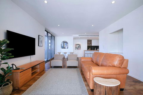 Regatta Hideaway - A Breezy Balcony Residence - Accommodation Newcastle 3