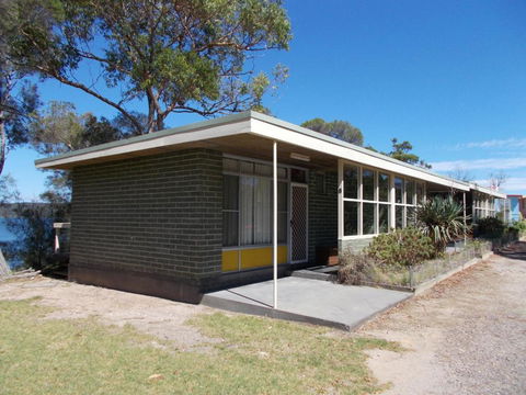 Regatta Point Holiday Park - Accommodation Newcastle 2