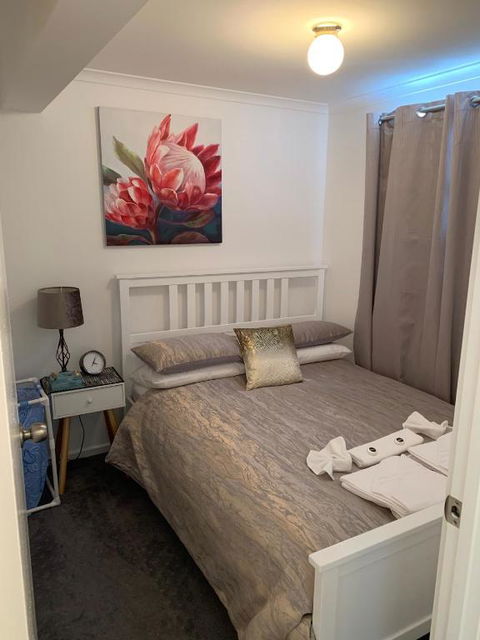 Relax On Bingham - Accommodation Newcastle 0