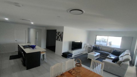 Relax Poolside By The Canal - Accommodation Newcastle 3