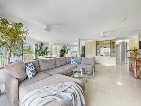 Relaxing Ocean View Apartment In Buddina - Accommodation Newcastle 0