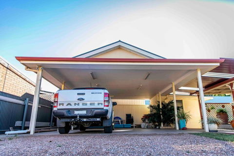 Resort On Morgan With Beautiful Private Pool, Pet Friendly - Accommodation Newcastle 1