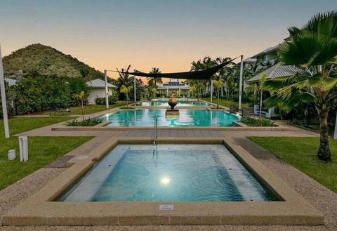 Resort Style Holiday Unit - Accommodation Newcastle 0