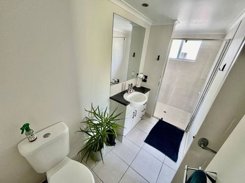 Resort Style Holiday Unit - Accommodation Newcastle 2
