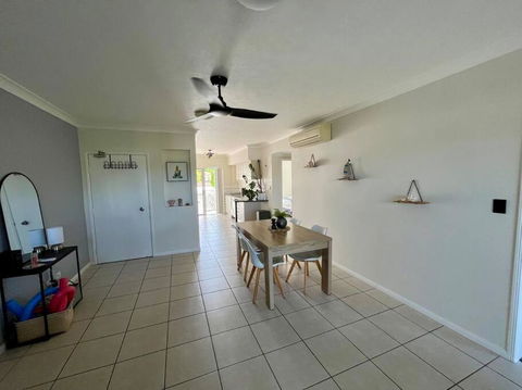 Resort Style Holiday Unit - Accommodation Newcastle 3
