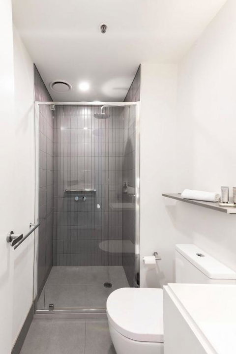 Resort Style Living 2 Bed Apt With Pool BBQ - Accommodation Newcastle 2