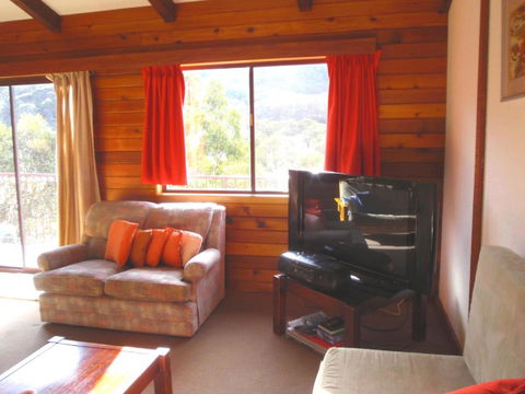 Retro 2 Bedroom Apartment - Accommodation Newcastle 3