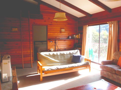 Retro 2 Bedroom Apartment - Accommodation Newcastle 2