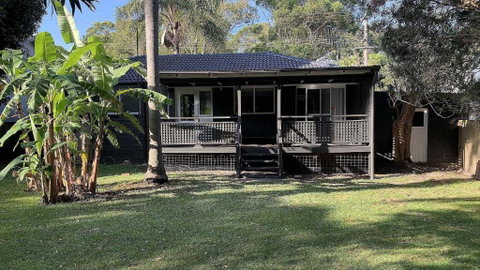 Retro Beach House - Macmasters Beach - Accommodation Newcastle 0
