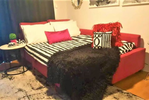 Retro Chic Vibes, Tropical Pool & Prime Location - Accommodation Newcastle 1