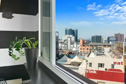 Retro Chic Vibes, Tropical Pool & Prime Location - Accommodation Newcastle 2