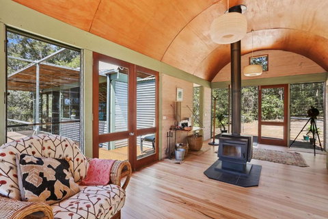 Rikkara Sanctuary 19 Rikkara Avenue Private Retreat - Accommodation Newcastle 1