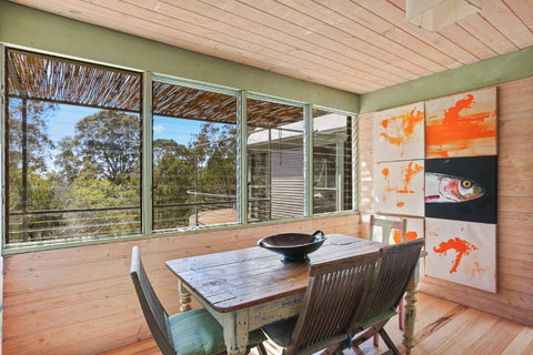 Rikkara Sanctuary 19 Rikkara Avenue Private Retreat - Accommodation Newcastle 3