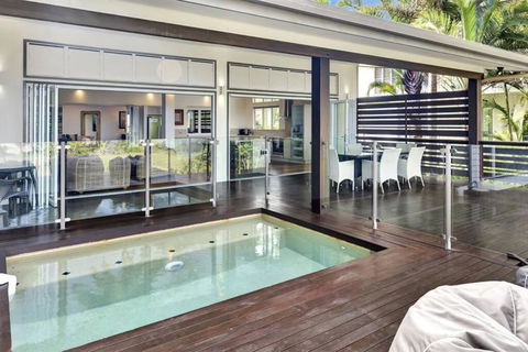 Ripples On The Beach - Beachfront Mission Beach - Accommodation Newcastle 0
