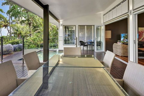 Ripples On The Beach - Beachfront Mission Beach - Accommodation Newcastle 2