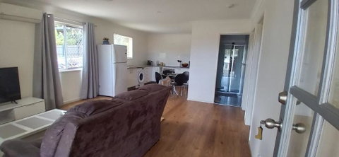 Rising Sun - Accommodation Newcastle 2