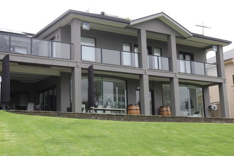River Devine - Accommodation Newcastle 0