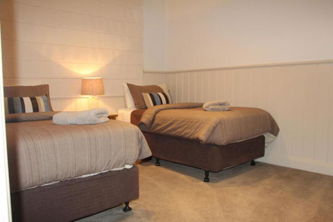 River Rock Cottage Centrally Located And Dog Friendly - Accommodation Newcastle 2