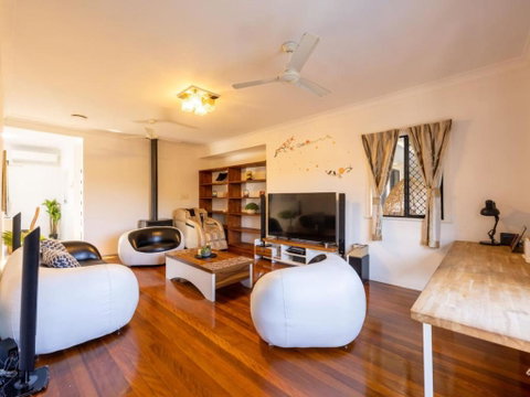 River View 5B Home Near Freeway Shops Loganholme - Accommodation Newcastle 1