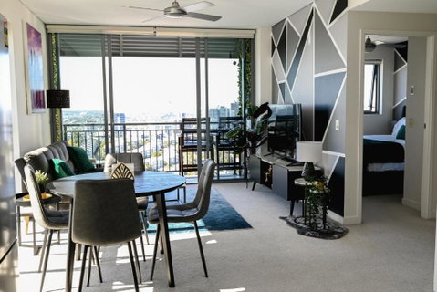 River View Apartment In Brisbane With Parking - Accommodation Newcastle 1