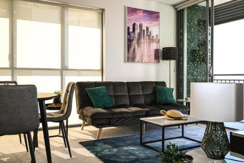 River View Apartment In Brisbane With Parking - Accommodation Newcastle 0