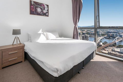 River-View Unit With Rooftop Pool Near Museums - Accommodation Newcastle 3