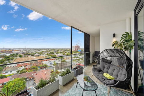 Riverina - Ultimate Footscray Getaway With Parking - Accommodation Newcastle 1