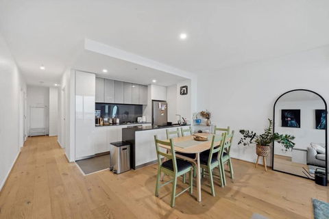 Riverina - Ultimate Footscray Getaway With Parking - Accommodation Newcastle 2