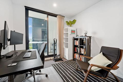 Riverina - Ultimate Footscray Getaway With Parking - Accommodation Newcastle 3