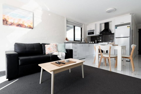 Riverside Gem With Parking And WiFi - Accommodation Newcastle 0