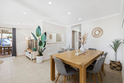 Rivervale Family Retreat - Accommodation Newcastle 0