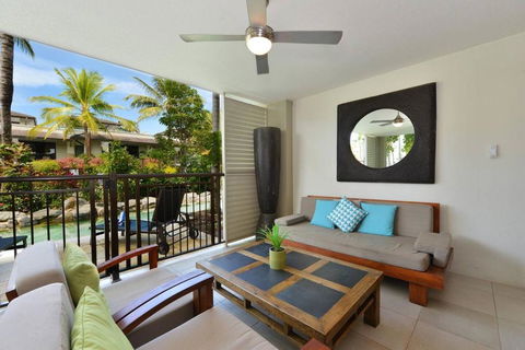 Resort-style Swim Out - A True Tropical Oasis - Accommodation Newcastle 1
