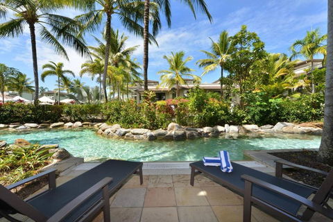 Resort-style Swim Out - A True Tropical Oasis - Accommodation Newcastle 0