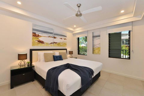 Resort-style Swim Out - A True Tropical Oasis - Accommodation Newcastle 2