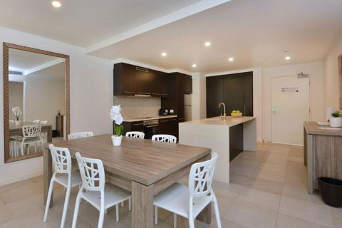 Resort-style Swim Out - A True Tropical Oasis - Accommodation Newcastle 3