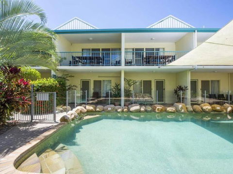 SAILS 9 Beachfront Getaway Horseshoe Bay - Accommodation Newcastle 0