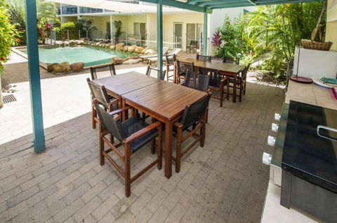 SAILS 9 Beachfront Getaway Horseshoe Bay - Accommodation Newcastle 3