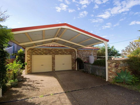 Salamander Beach Front - Accommodation Newcastle 2