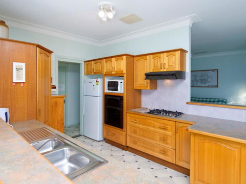 Salamander Beach Front - Accommodation Newcastle 3