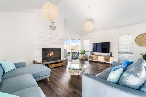 Ryze N Shine I Private Properties - Accommodation Newcastle 2