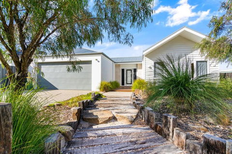 Ryze N Shine I Private Properties - Accommodation Newcastle 0