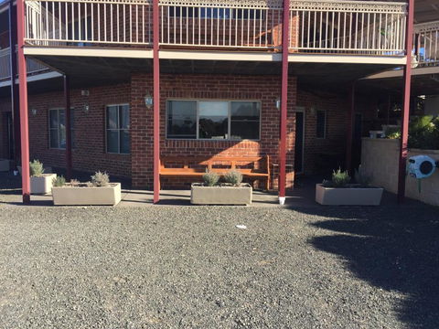 Robin Hill Retreat - Accommodation Newcastle 3