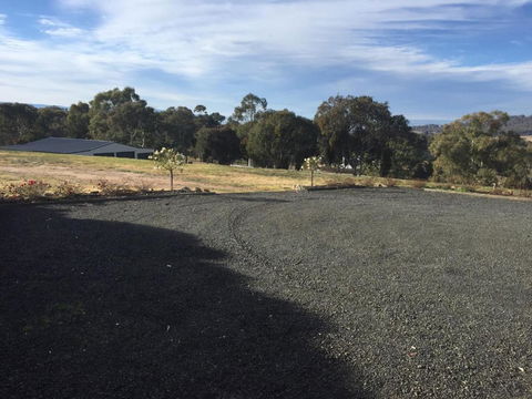 Robin Hill Retreat - Accommodation Newcastle 2