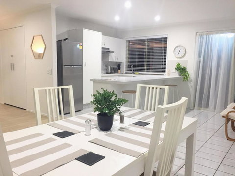 Robin Joy - Accommodation Newcastle 0