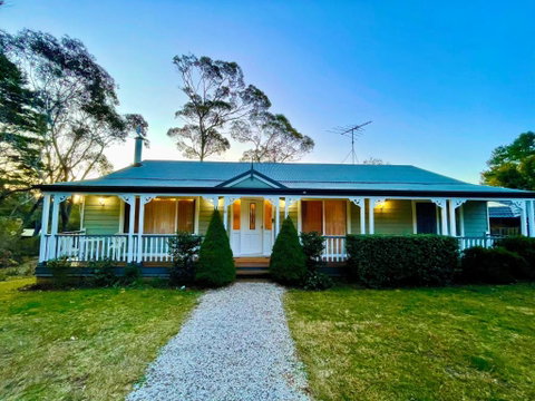 Rocky Mountain Cottage - Accommodation Newcastle 0