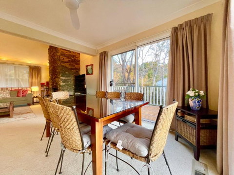 Rocky Mountain Cottage - Accommodation Newcastle 3