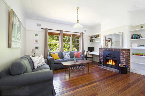 Rodova Cottage - Accommodation Newcastle 0