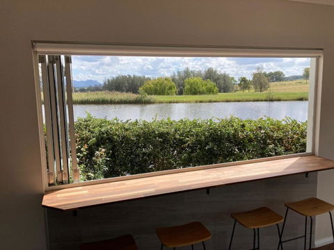 Romantic Lakehouse Set In A Private Vineyard In The Hunter Valley - Accommodation Newcastle 3